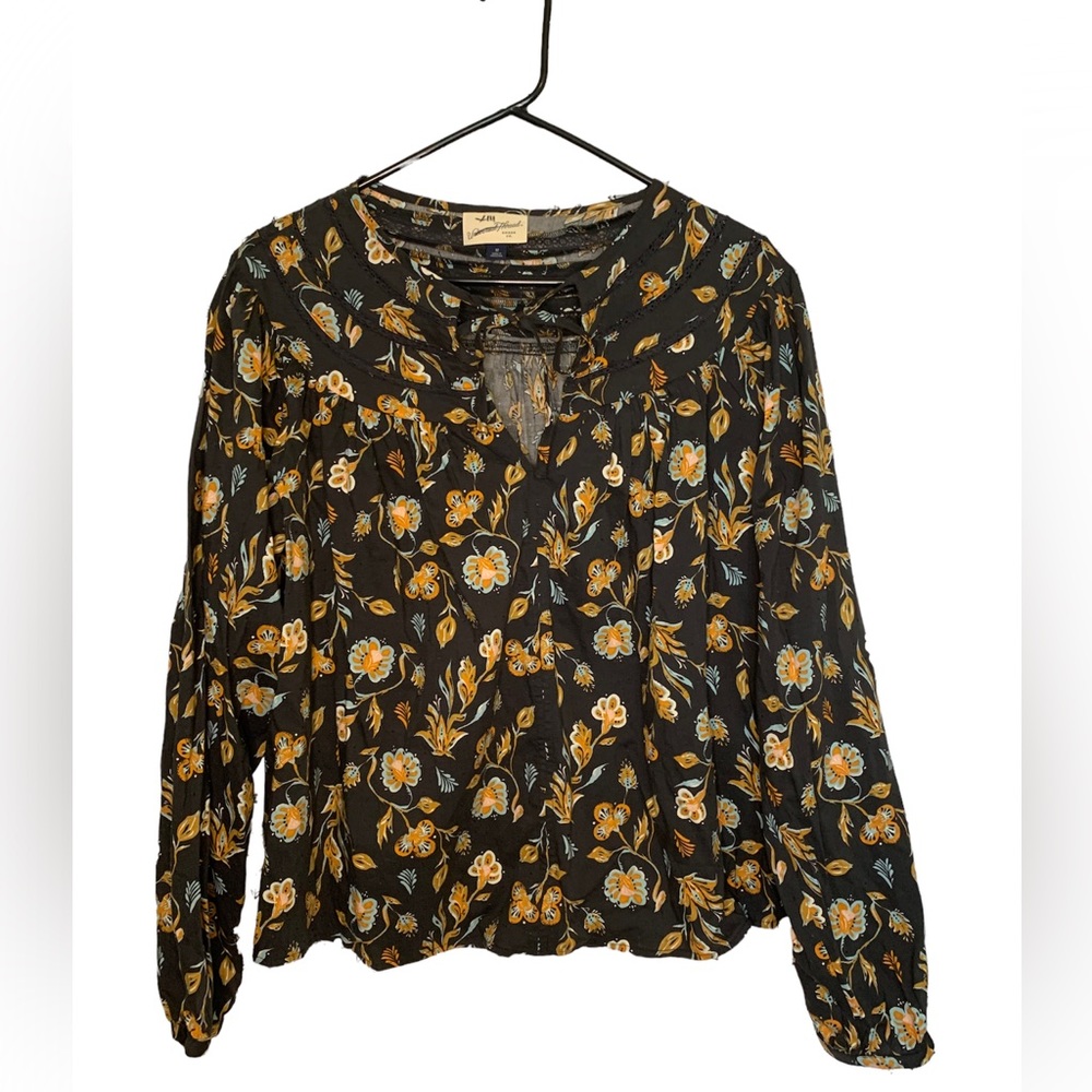 Universal Thread Women’s Medium Blouse
